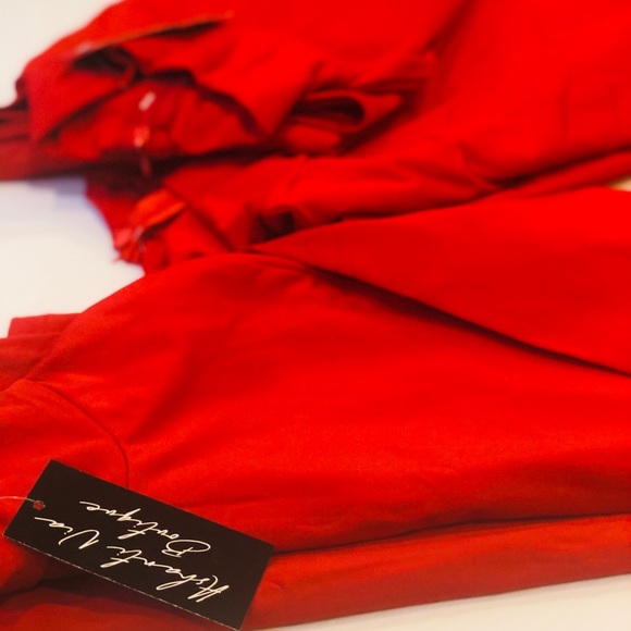 Trendy past the knees dress - Picture 3 of 3